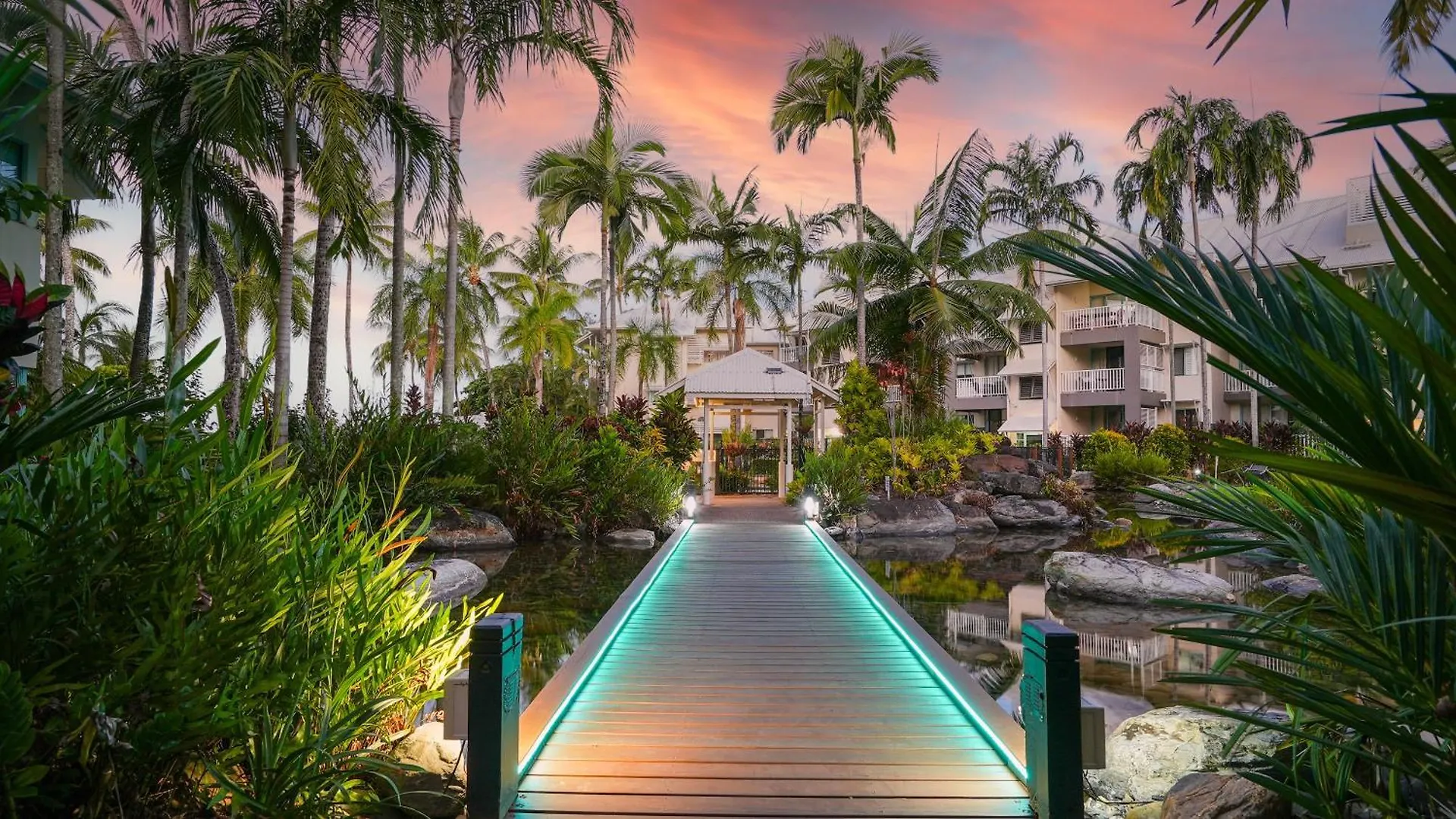 Coral Sands Beachfront Resort location