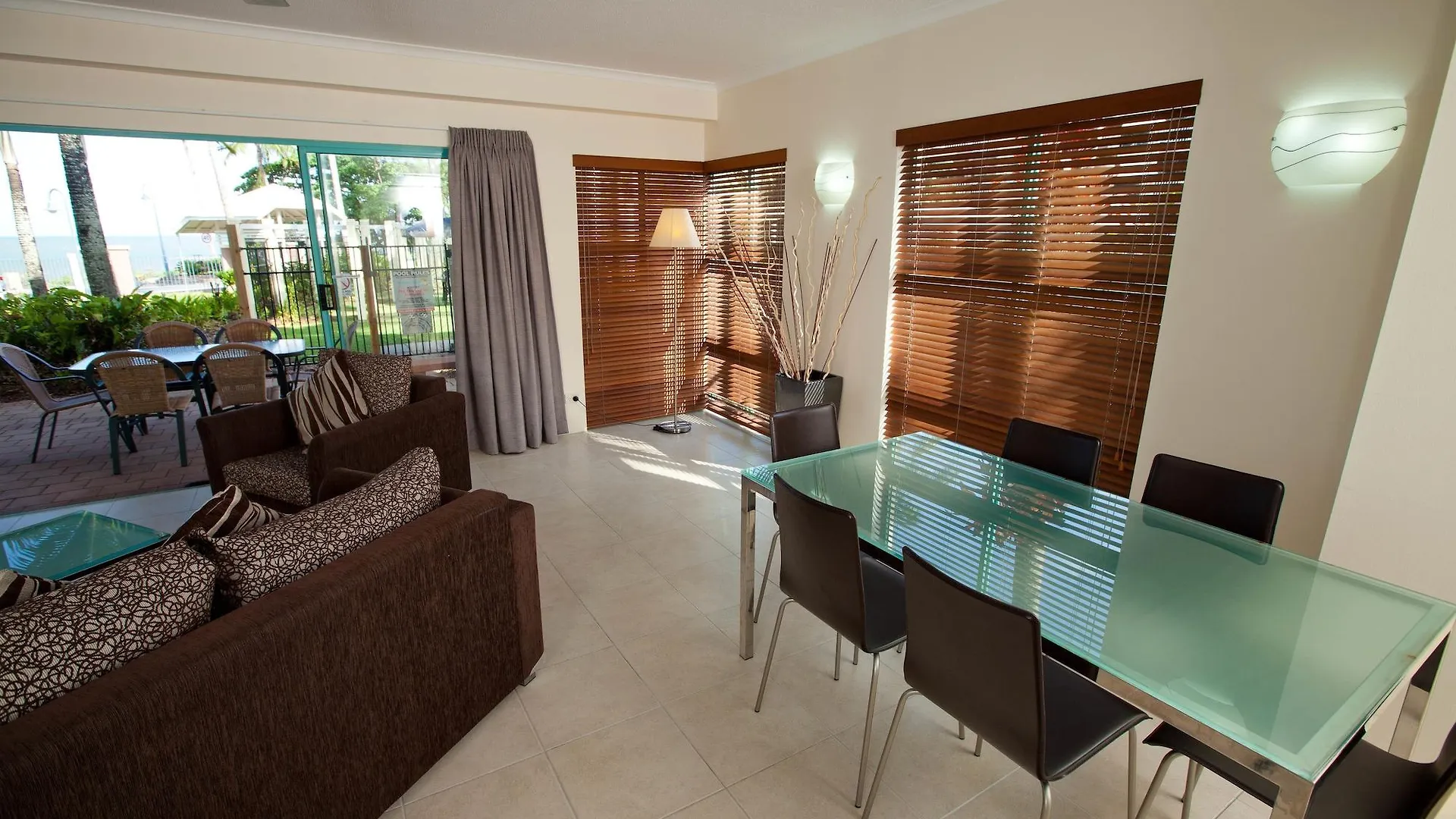 Coral Sands Beachfront Resort Trinity Beach 4*,