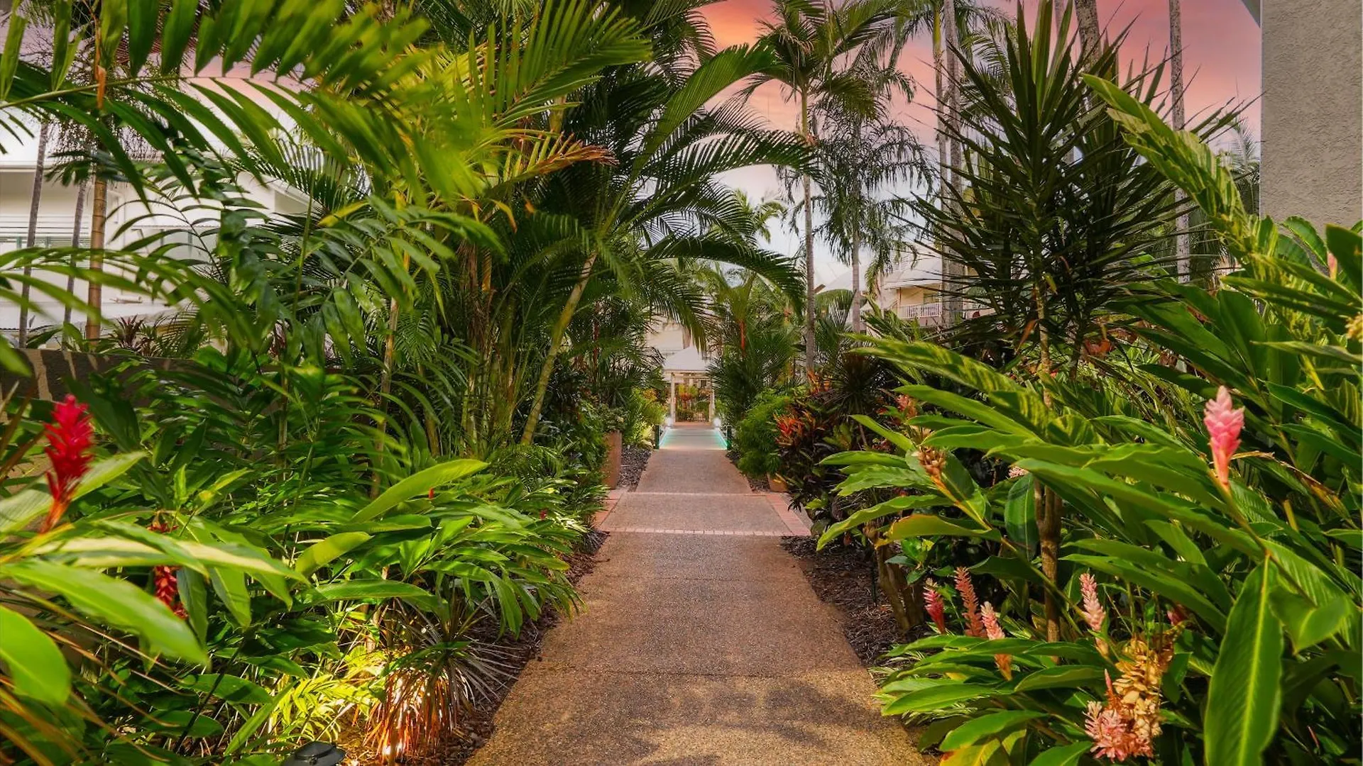 Coral Sands Beachfront Resort Trinity Beach