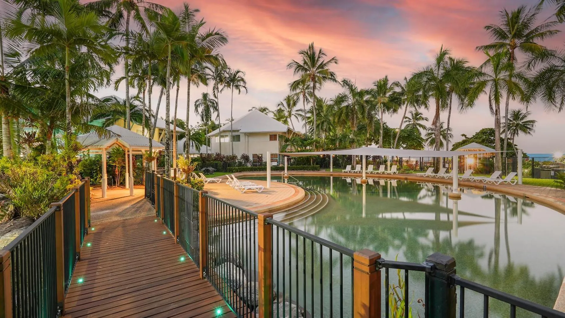 Coral Sands Beachfront Resort Trinity Beach Aparthotel